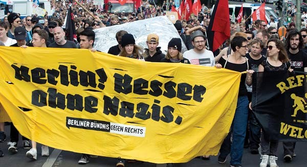 Pro-refugee demonstrators protest a rightwing populist march in Berlin (July 2016). 