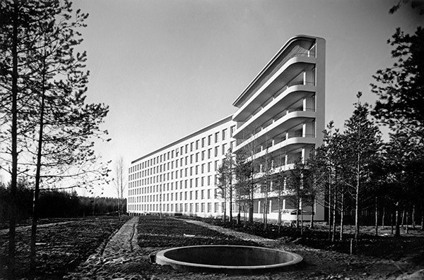 black and white photo of the Paimo Sanatorium