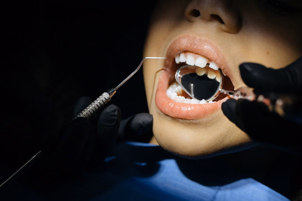 What Parents Should Do When Children Lose Baby Teeth Early