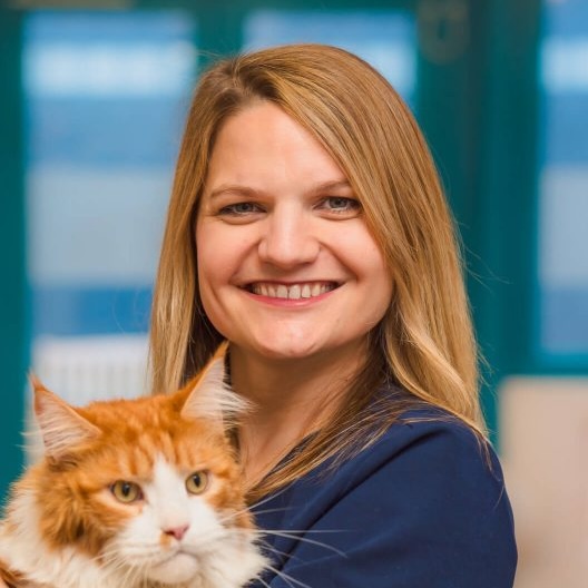 Dr. Elena Lütterfelds mit Haustier