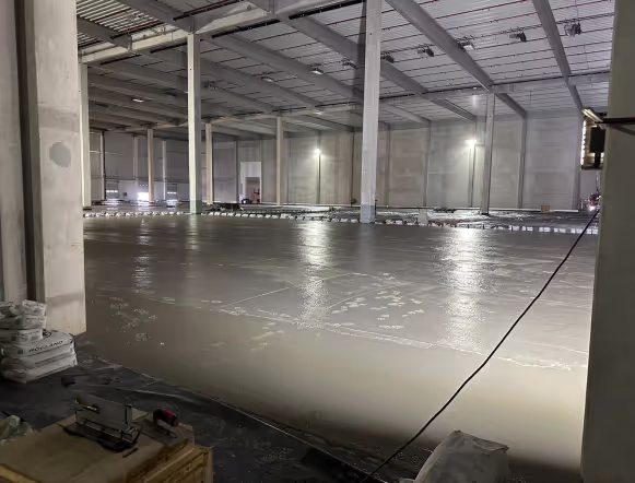 Ein Projektbild auf dem ein Rohbetonboden zu sehen ist