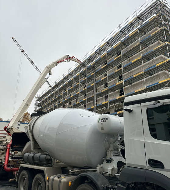 Ein Betonbau bekommt einen Industrieboden