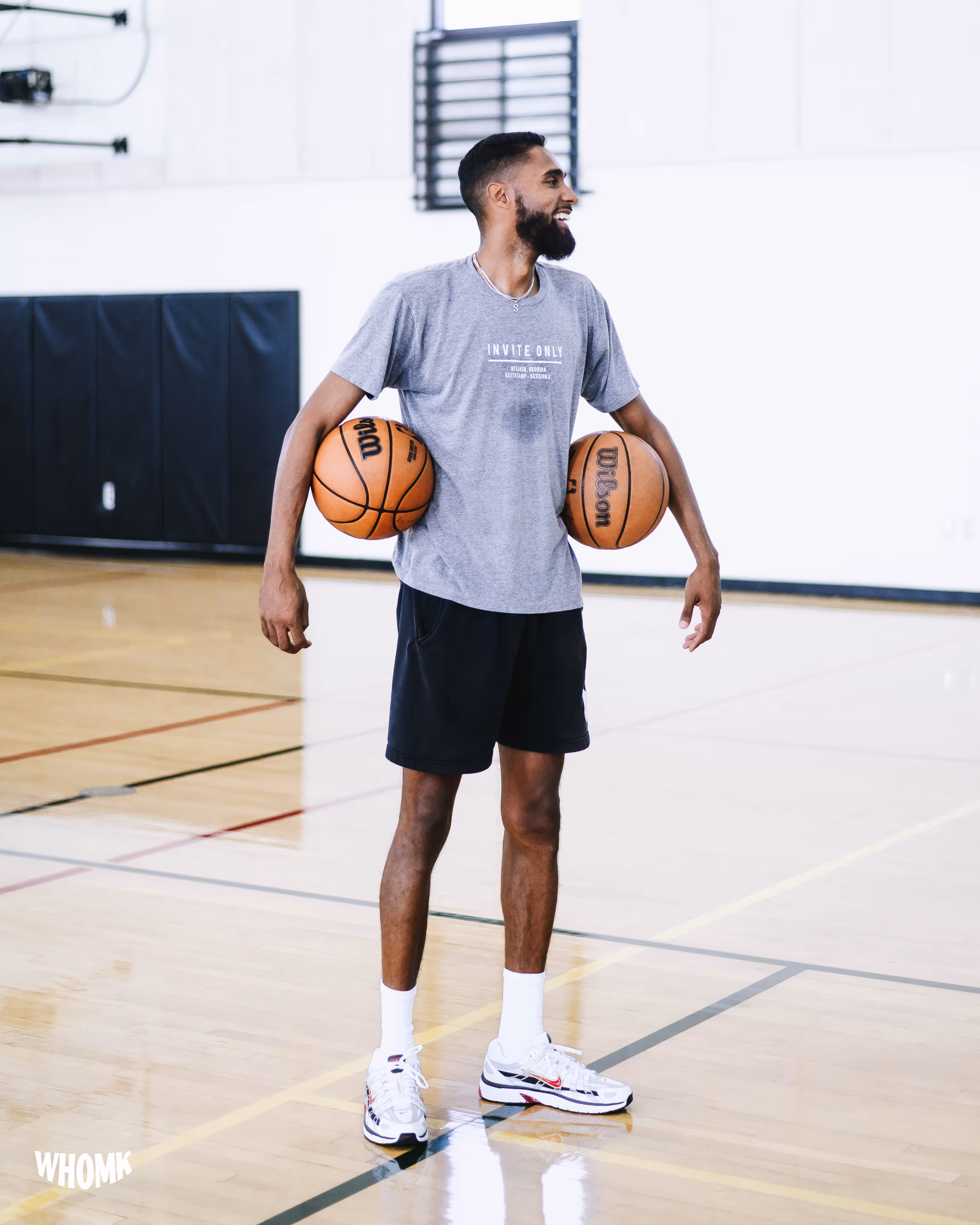 Steven Mallory coaching basketball players