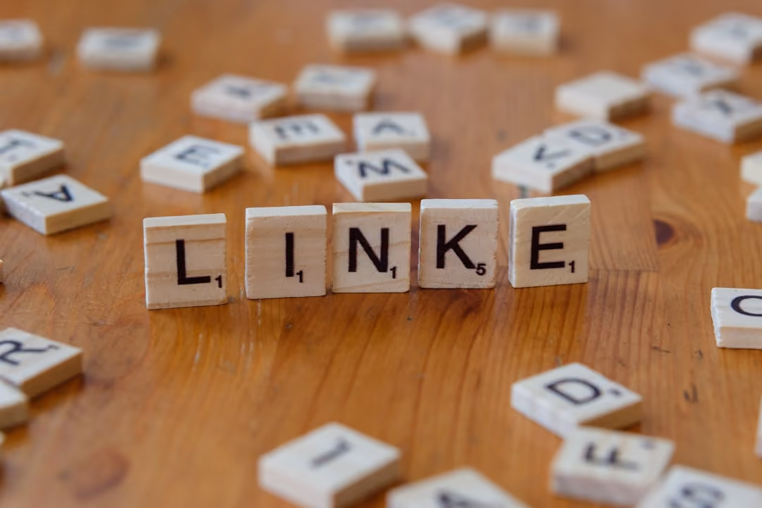 Connections of letters symbolizing the importance of links in SEO