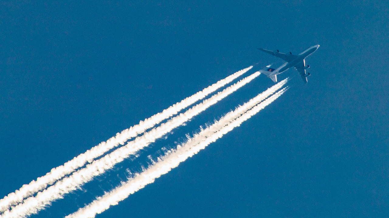 Why Do Planes Leave White Trails in the Sky? Understanding Contrails