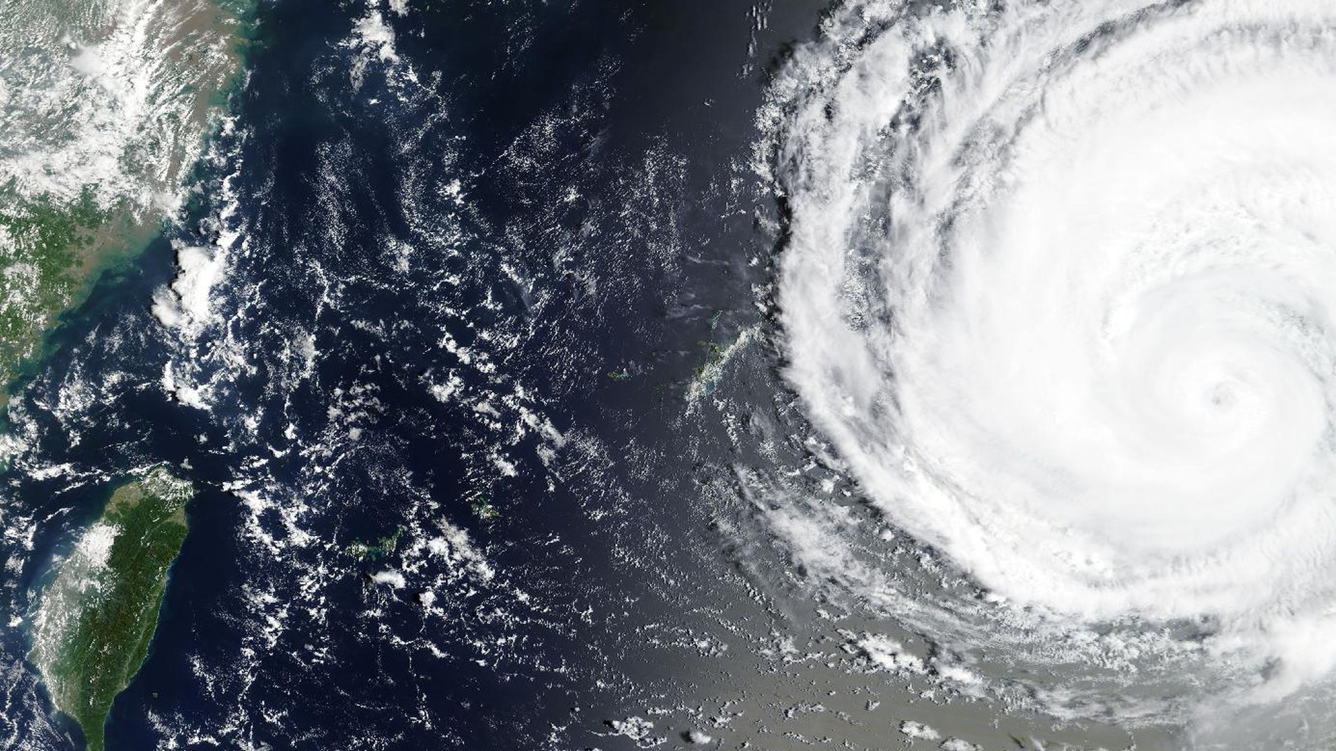 Real-Time Hazard Data for Insurers: Catastrophe Response, Claims Triage, and Underwriting Beyond the Models