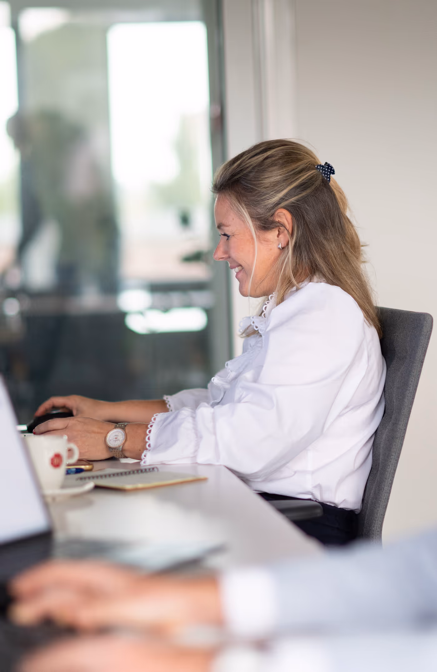 Leen Pauwels working at laptop