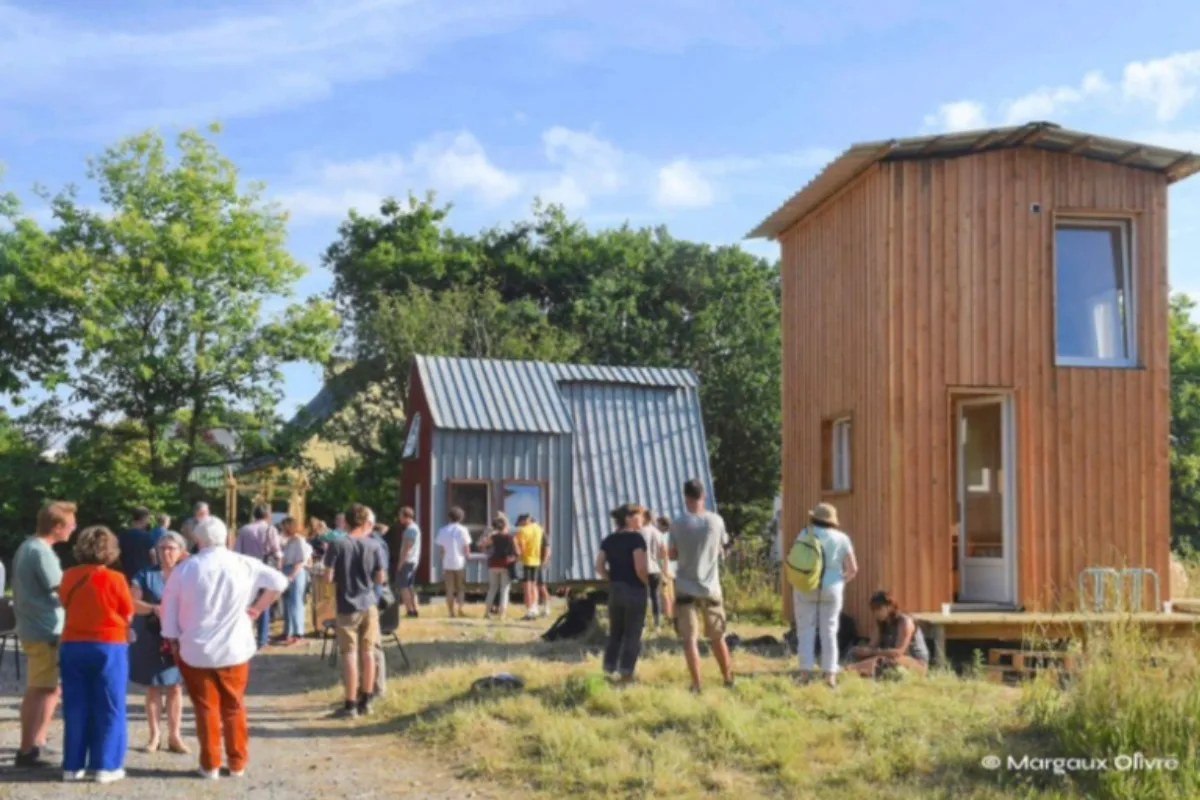 Inauguration du hameau léger de Commana avec 3 habitats réversibles