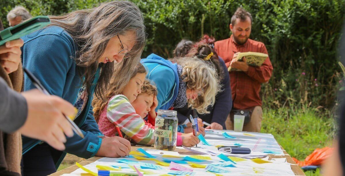 Participantes et participants lors de l'appel à projet du hameau léger de Commana