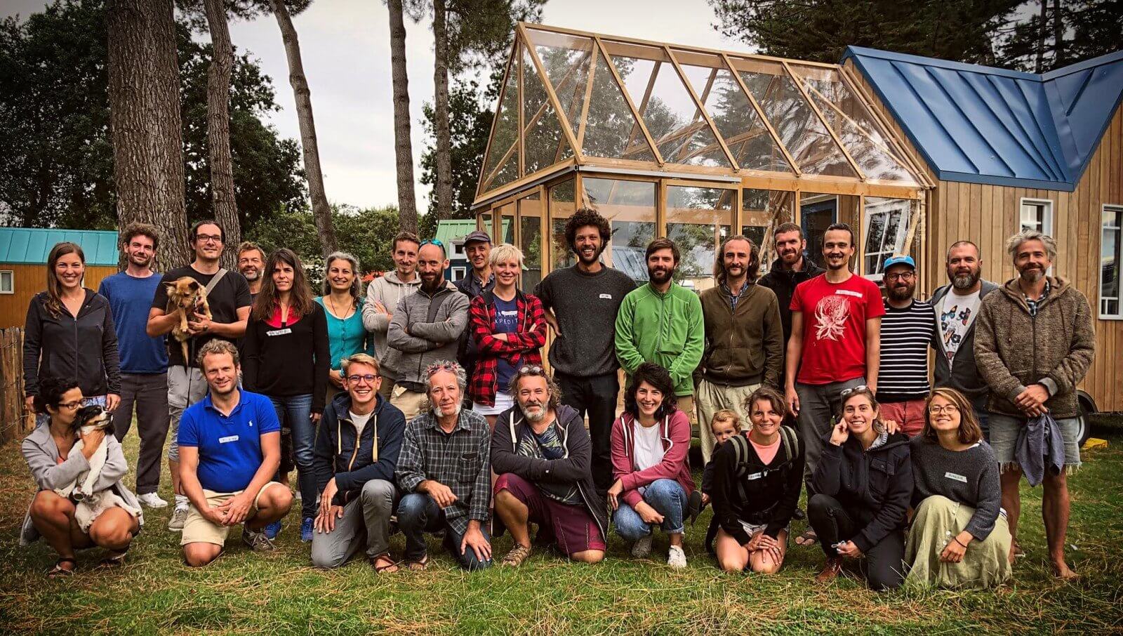 Groupe présent lors de l'inauguration de la Fédération de l'Habitat Réversible