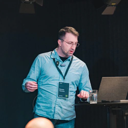 Roman Voronin giving a talk at Engineering systems in the AI shift