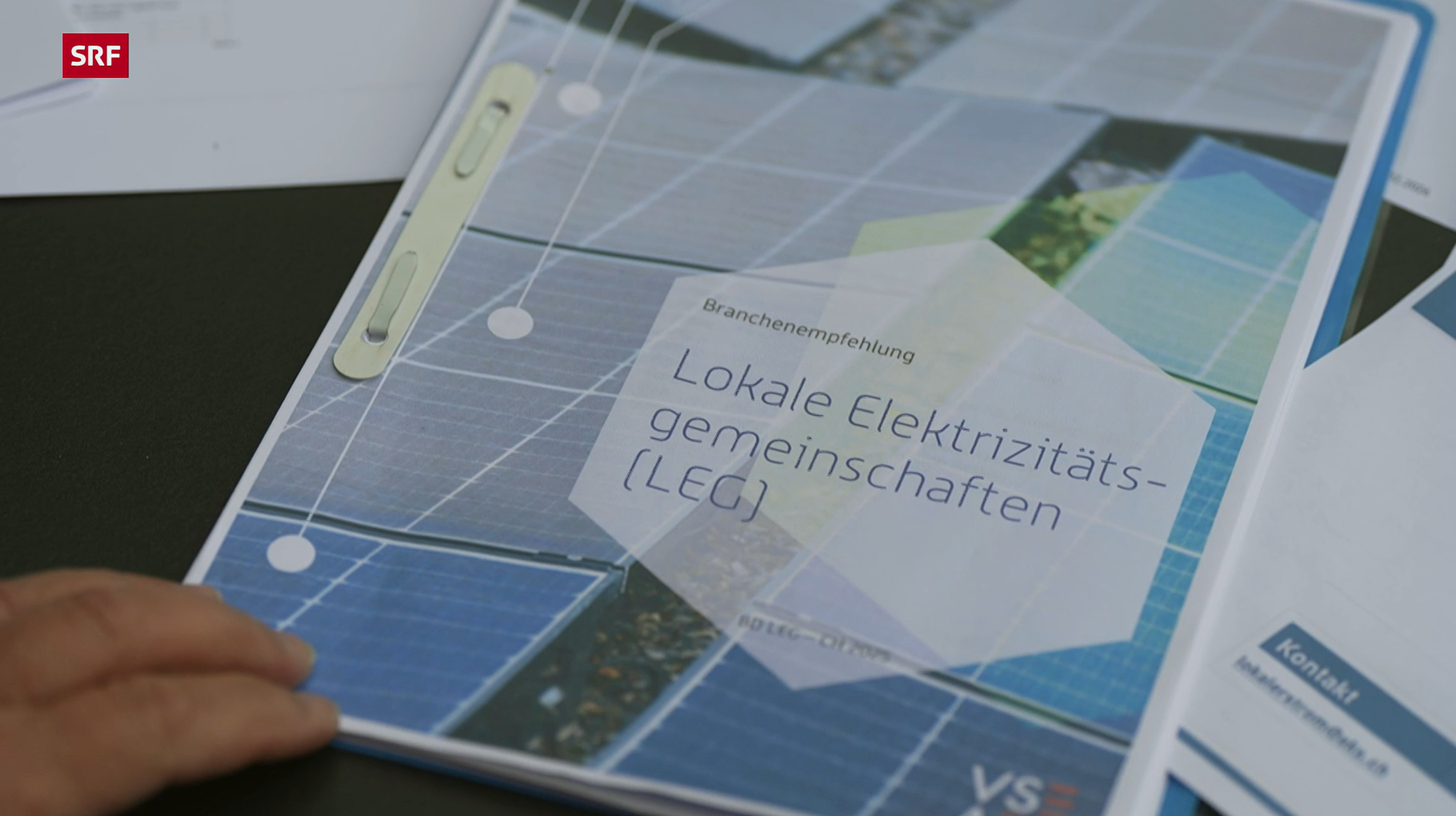 Screenshot aus dem Kassensturz-Beitrag über lokale Elektrizitätsgemeinschaften (LEG) und die Nutzung von lokalem Solarstrom in der Schweiz.