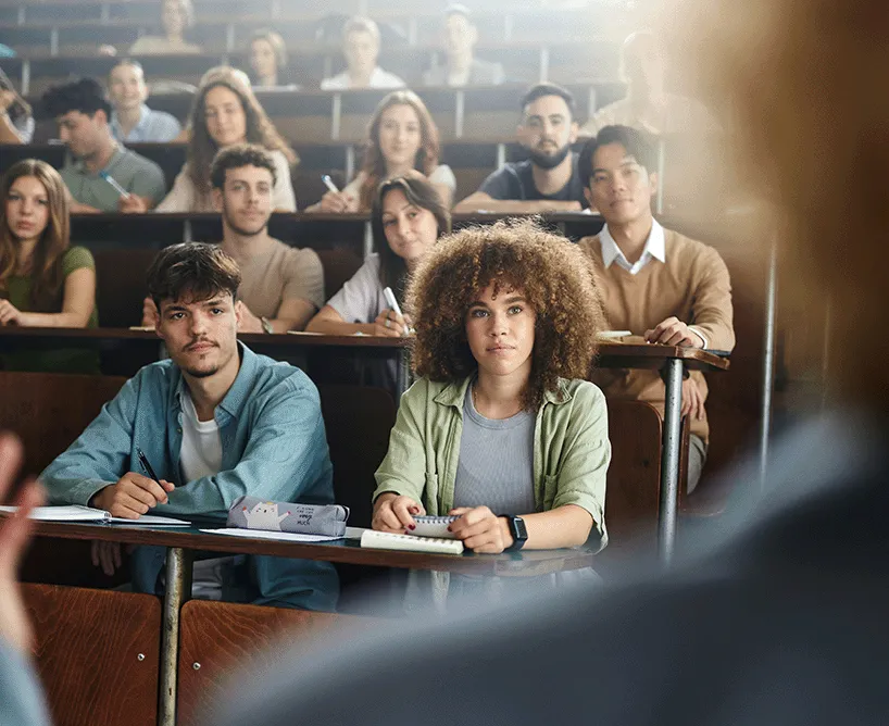 Studierende sitzen in einer Vorlesung - Schnupperstudium an der CBS
