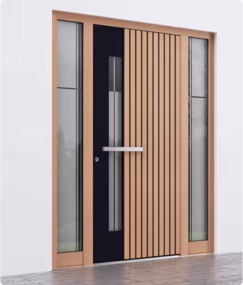 Moderne Haustür mit vertikalen Holzlatten, einem schwarzen mittigen Paneel mit länglichem Fenster und seitlichen Glasfenstern.