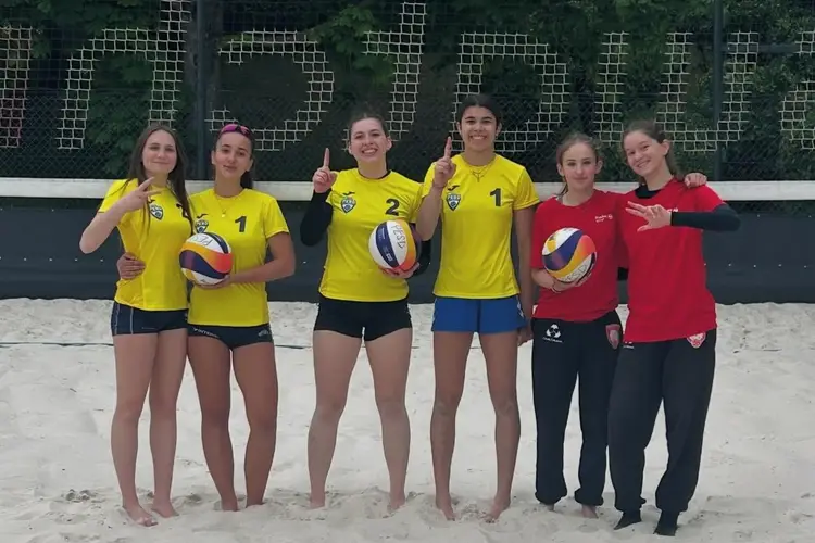 Equipe Jeunes Féminine de Beach-Volley à LYON PESD Croix-Rousse