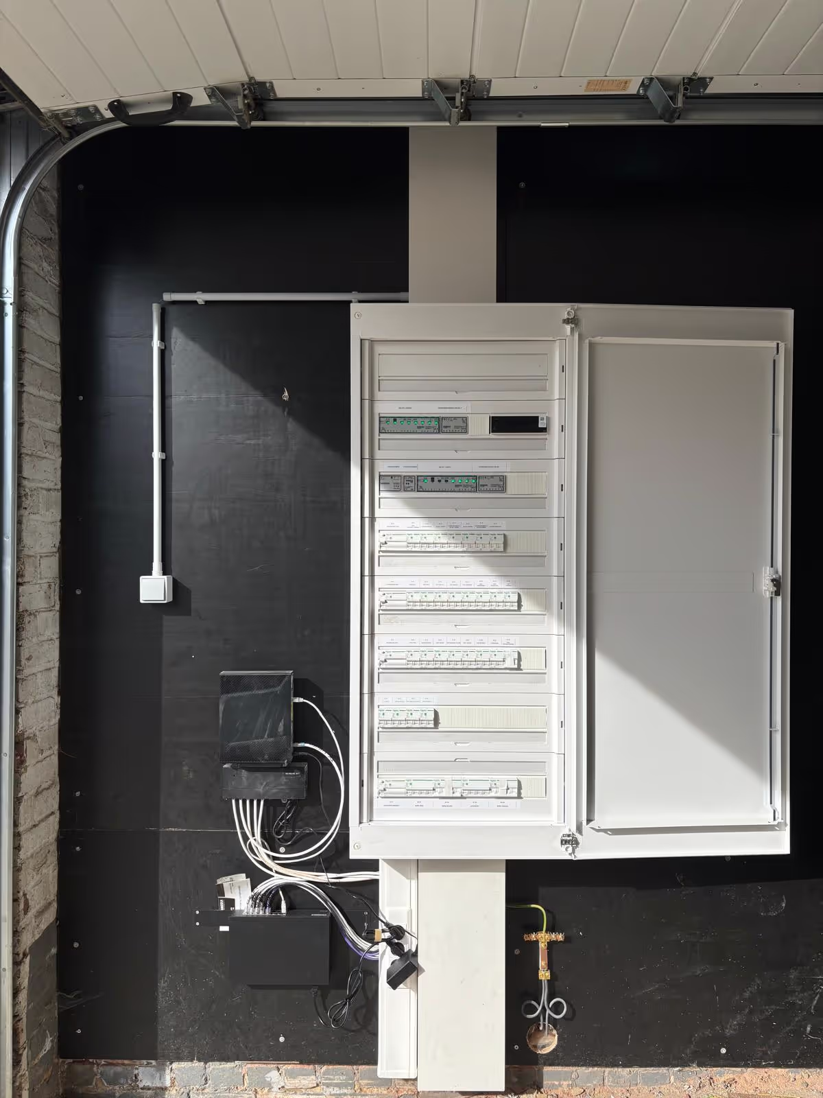 Elektriciteitswerken in een totaalrenovatie, zekeringkast met slimme domotica