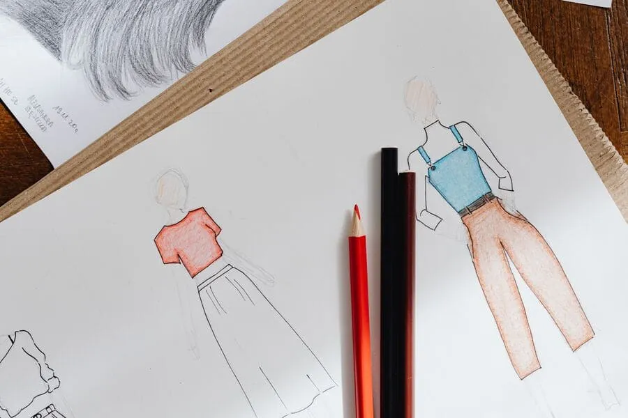Croquis de silhouettes et tenues illustrant une étude de style personnalisée avec Frangie à Paris.