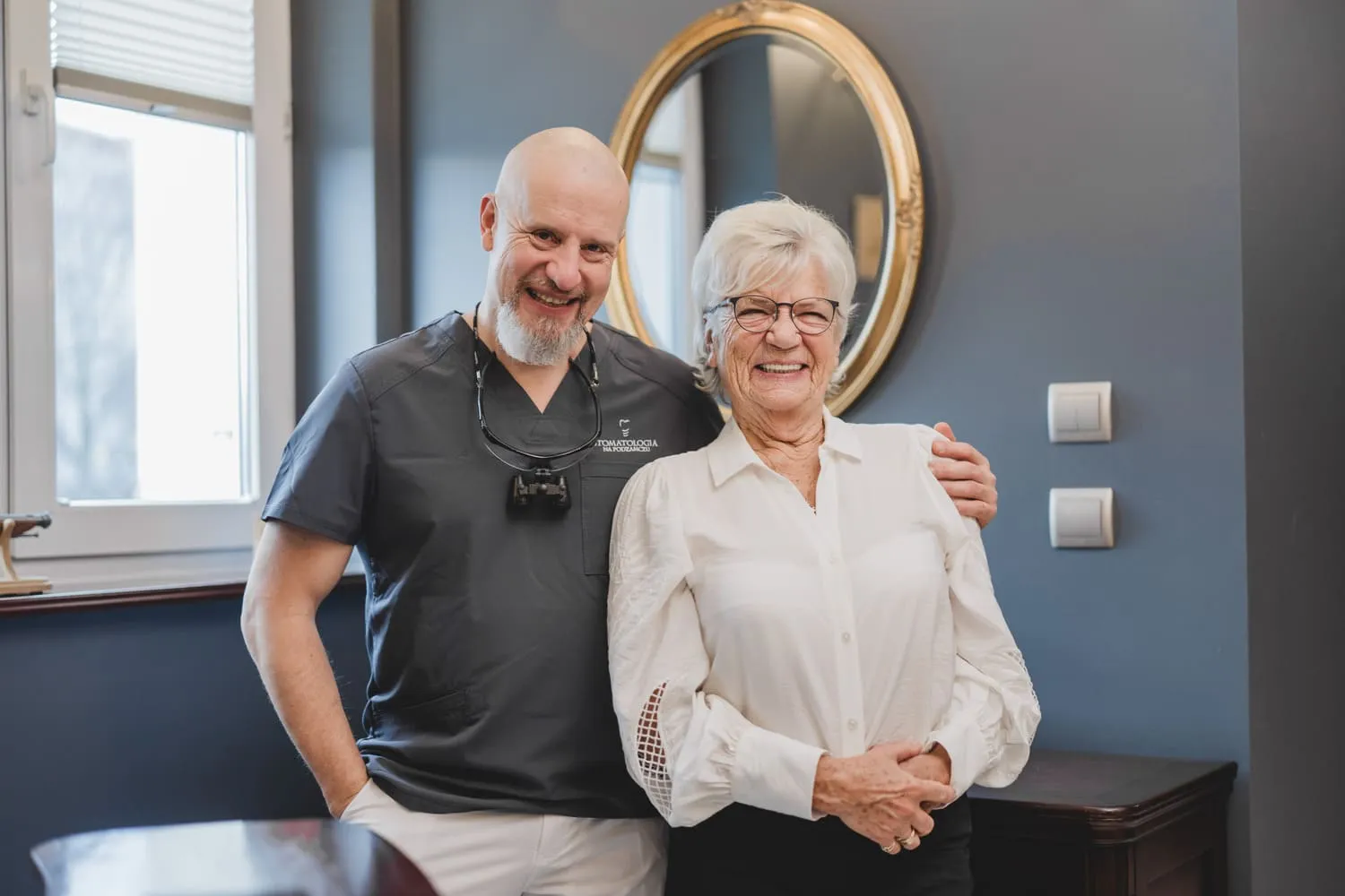 prosthesis-on-implants-for-seniors