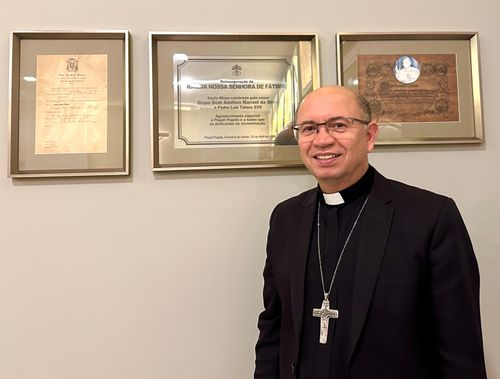 Bispo Dom Amilton Manoel da Silva na inauguração da igreja