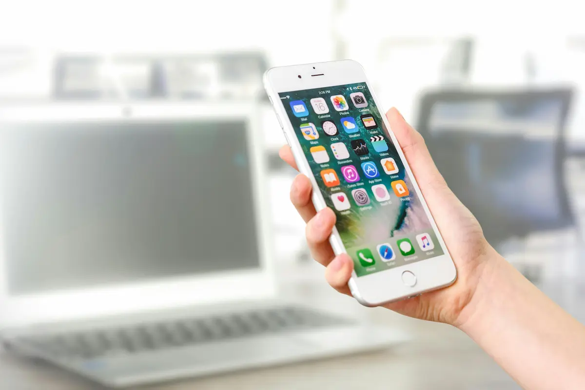 Controle de ponto pelo celular: como implantar nas empresas?
