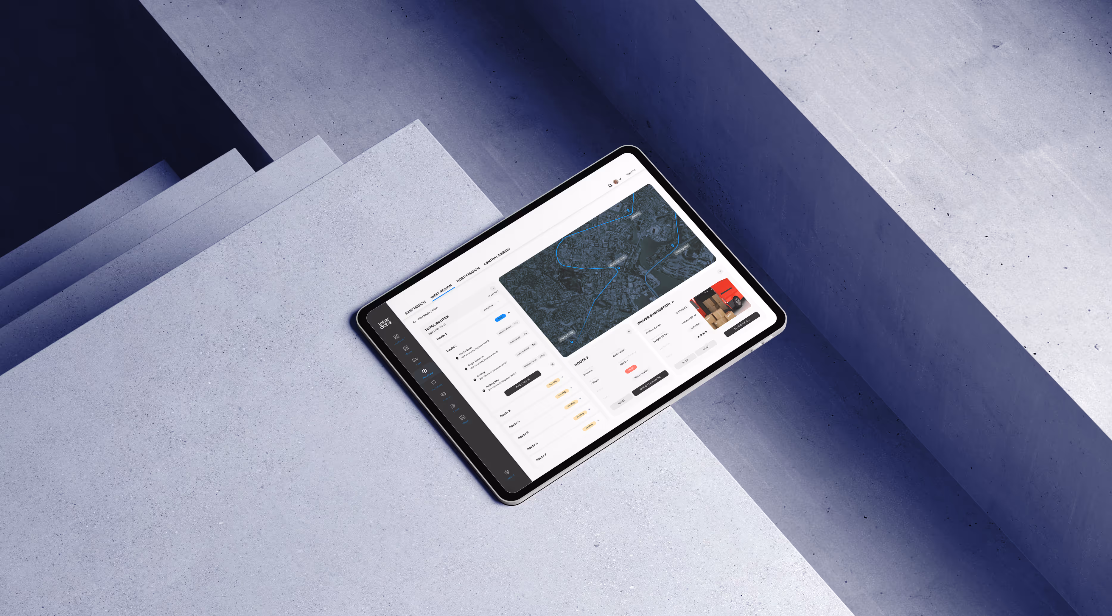 Plataforma de servicio Track and Trace para el seguimiento de envíos en tiempo real, mostrada en una tablet.