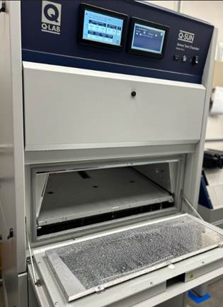 A machine with a screen and a screenAI-generated content may be incorrect.