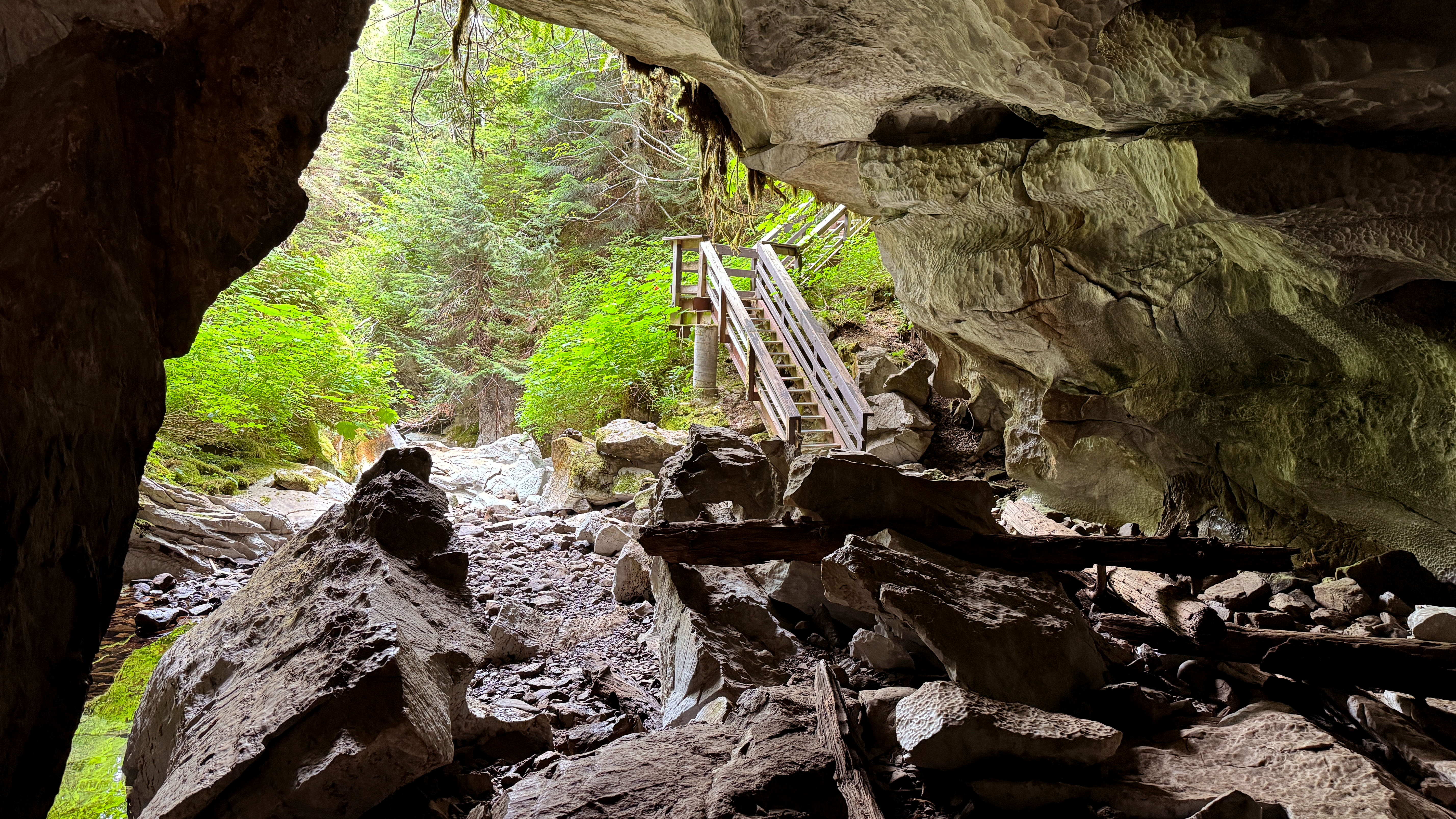 Upana Caves