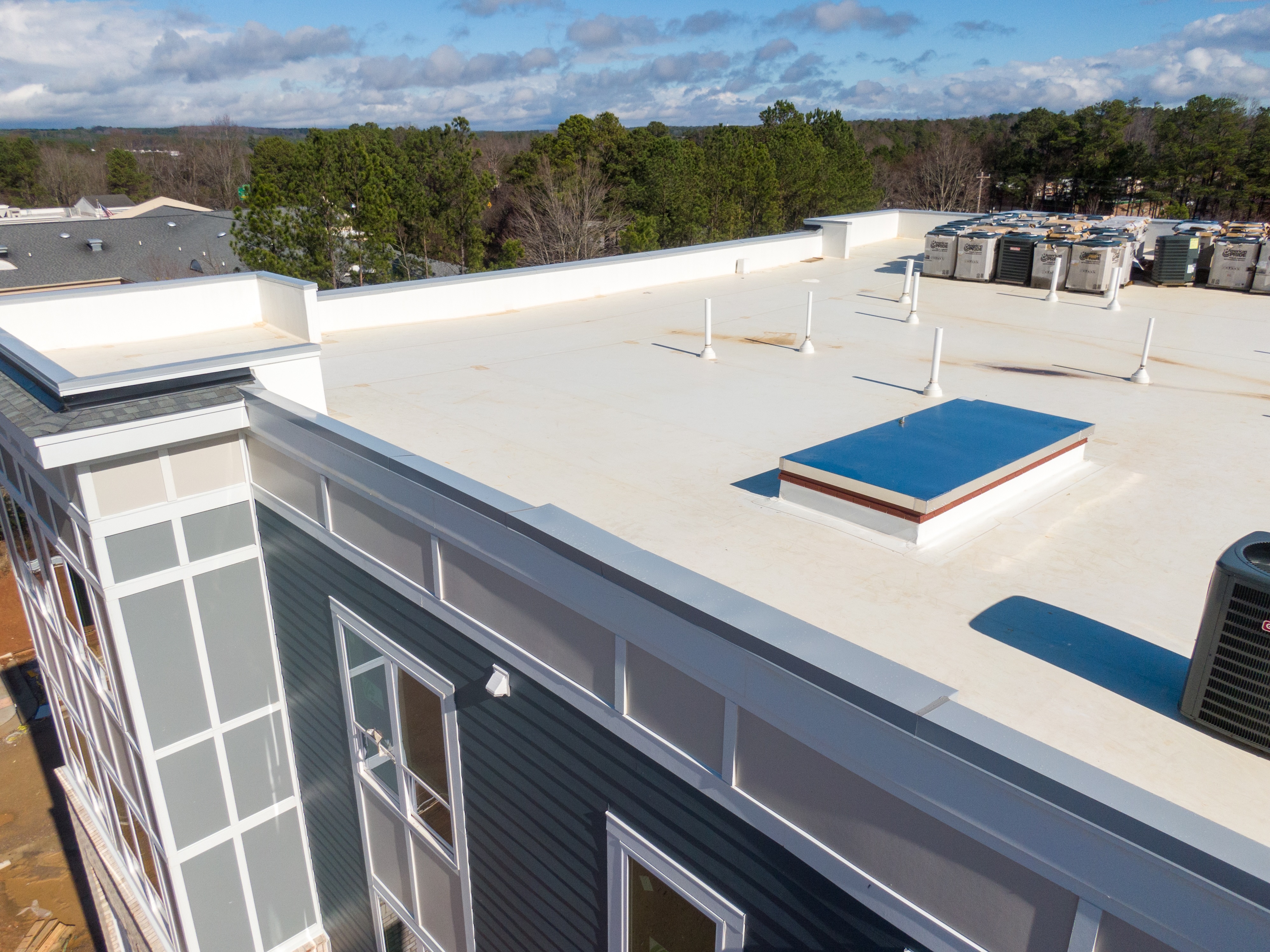 Flat membrane roof