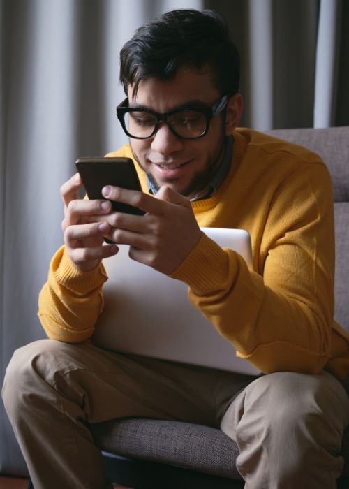 man using celphone