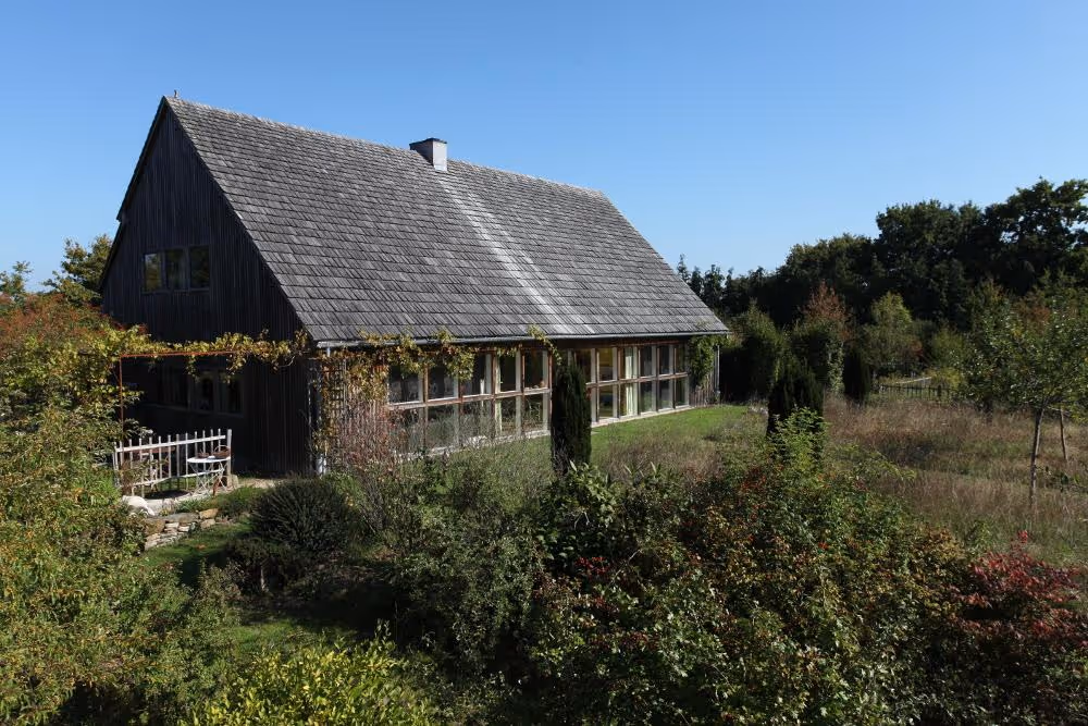 La maison principale de l'Écocentre Hameaux Légers