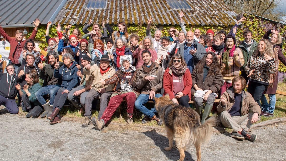 groupe d'adhérents à l'association hameaux légers
