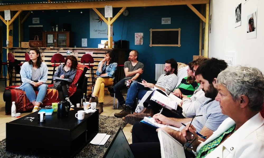 groupe de participants à une formation hameaux légers