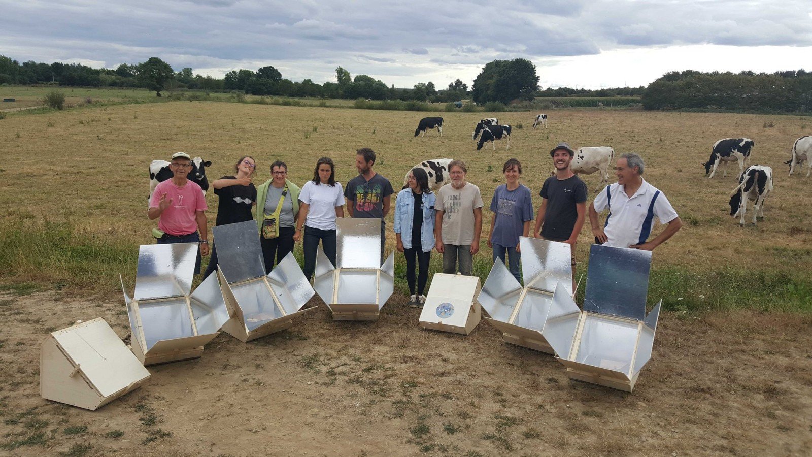 participants à une formation autoconstruction de four solaire