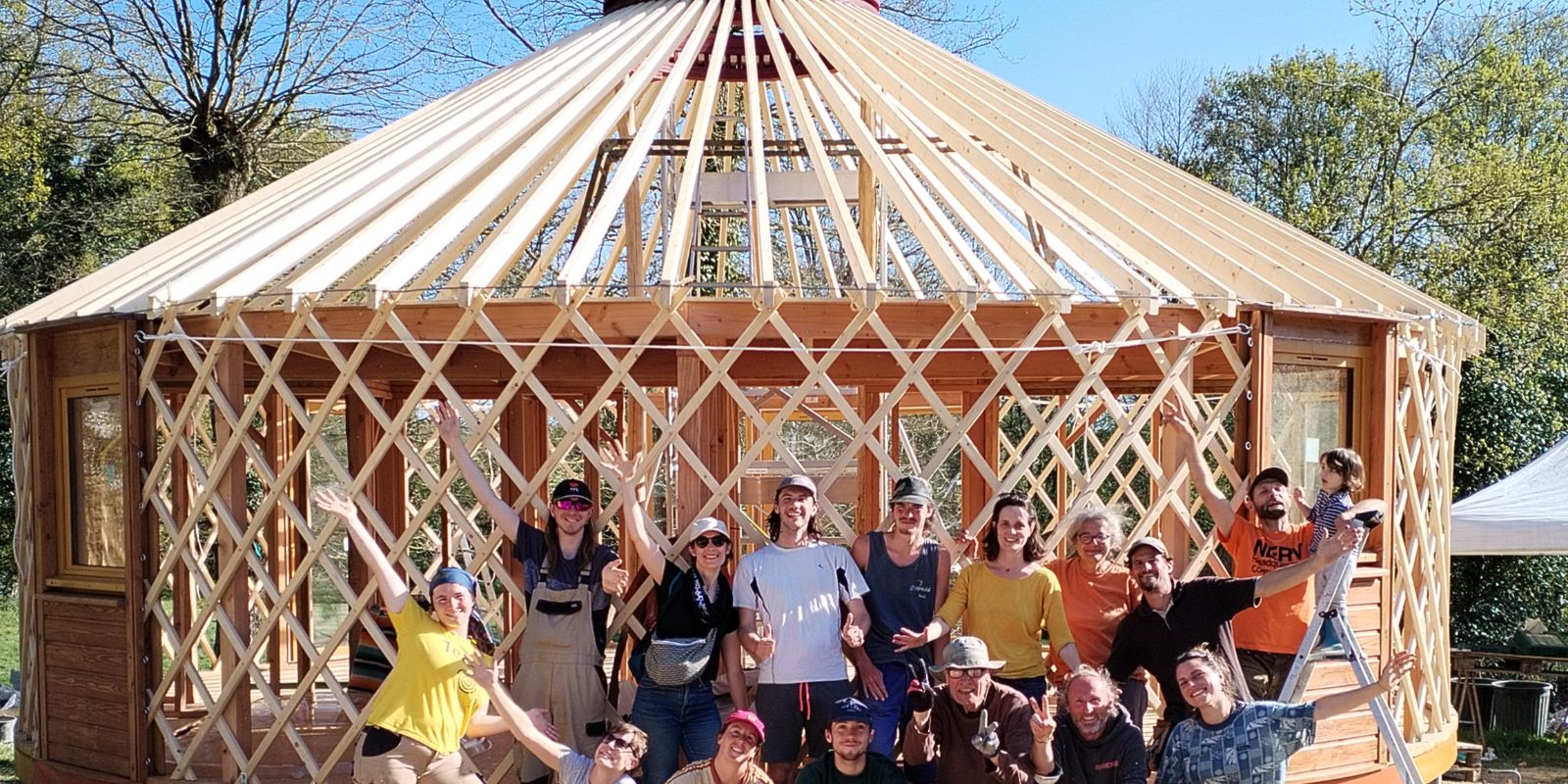 Chantier participatif pour la construction d'une yourte à Guipel