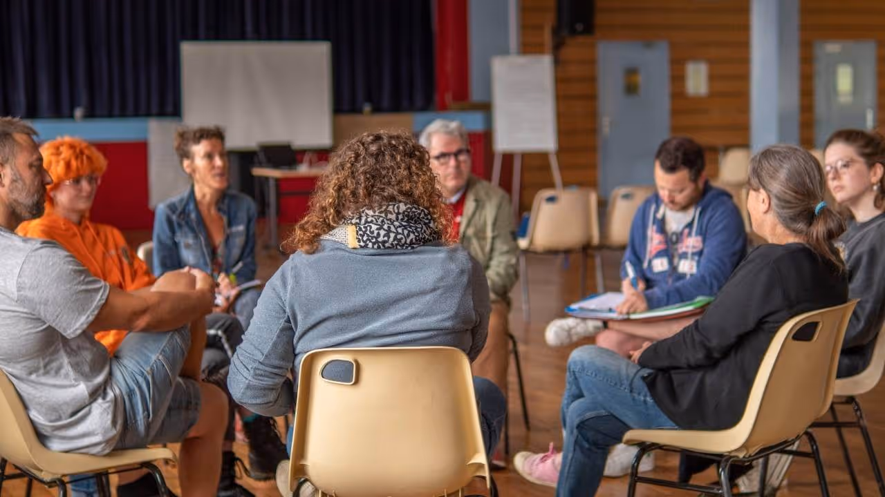 Rencontre de participant·es lors d’un événement d’émergence de collectifs pour un projet de hameau léger