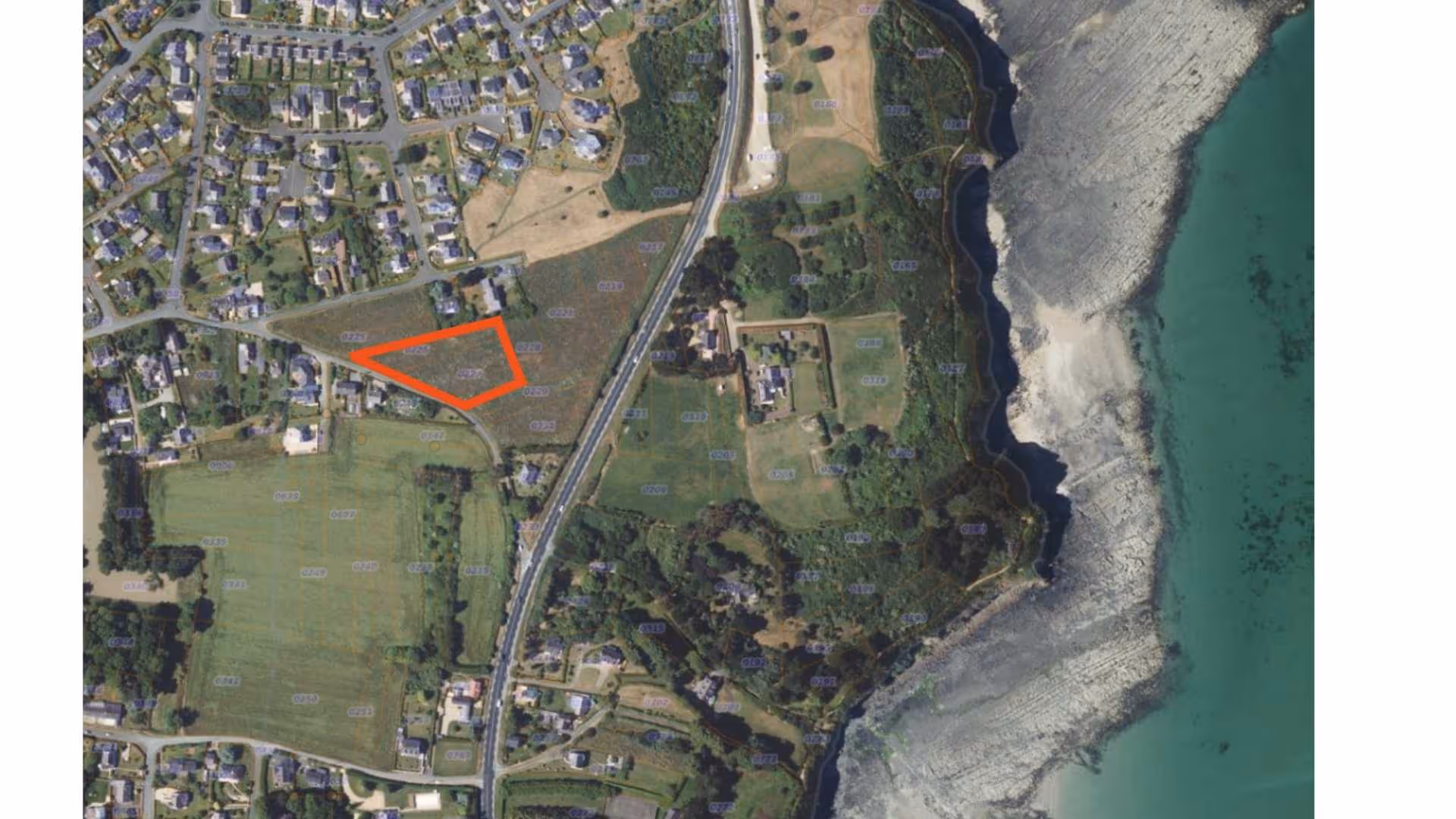 La situation du terrain à Etables sur Mer