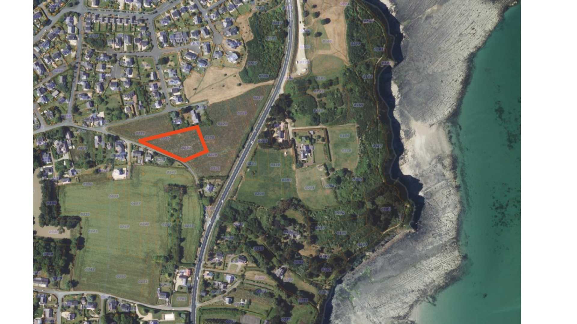 La situation du terrain à Etables sur Mer