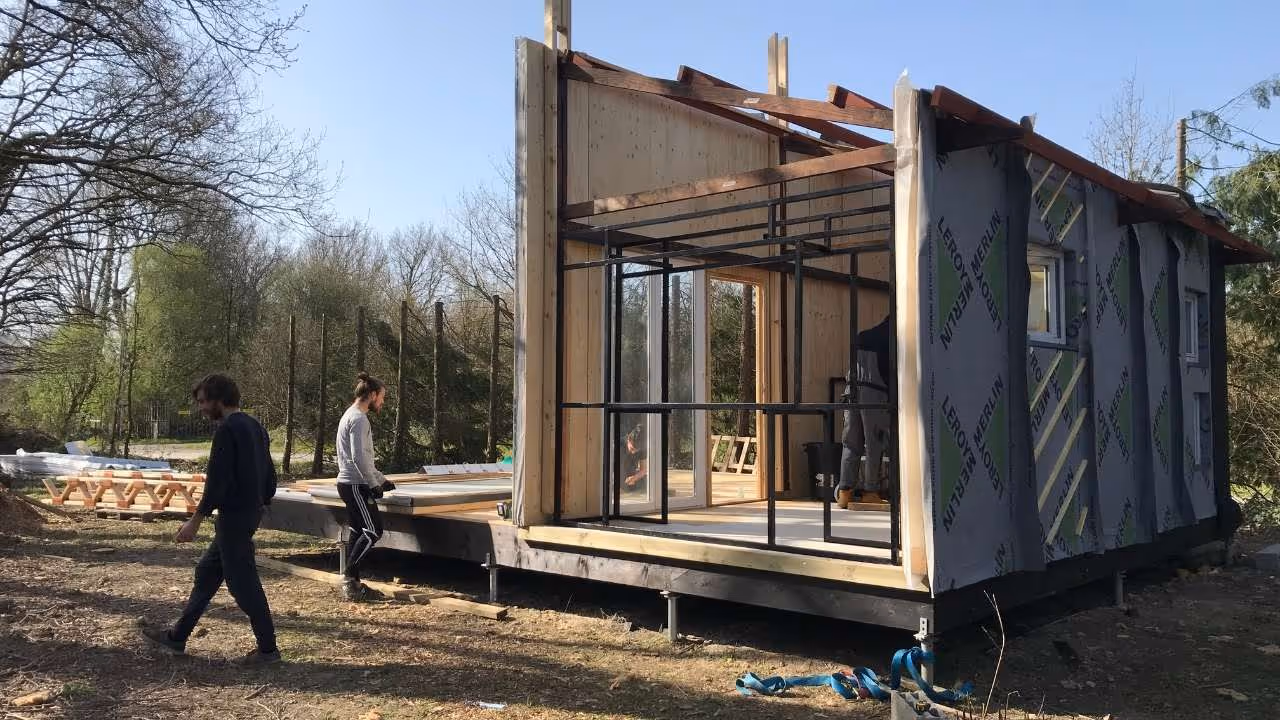 Montage d'un habitat réversible sur le hameau léger du Placis