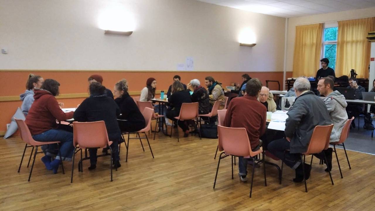 Exemple de mise en place d’un atelier de world café lors d’une formation organisée par Hameaux Légers.