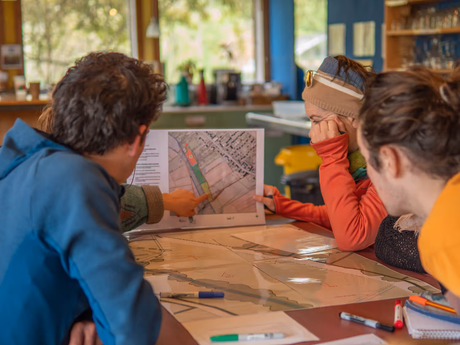 Collectif qui étudie les documents d'urbanisme concernant un terrain