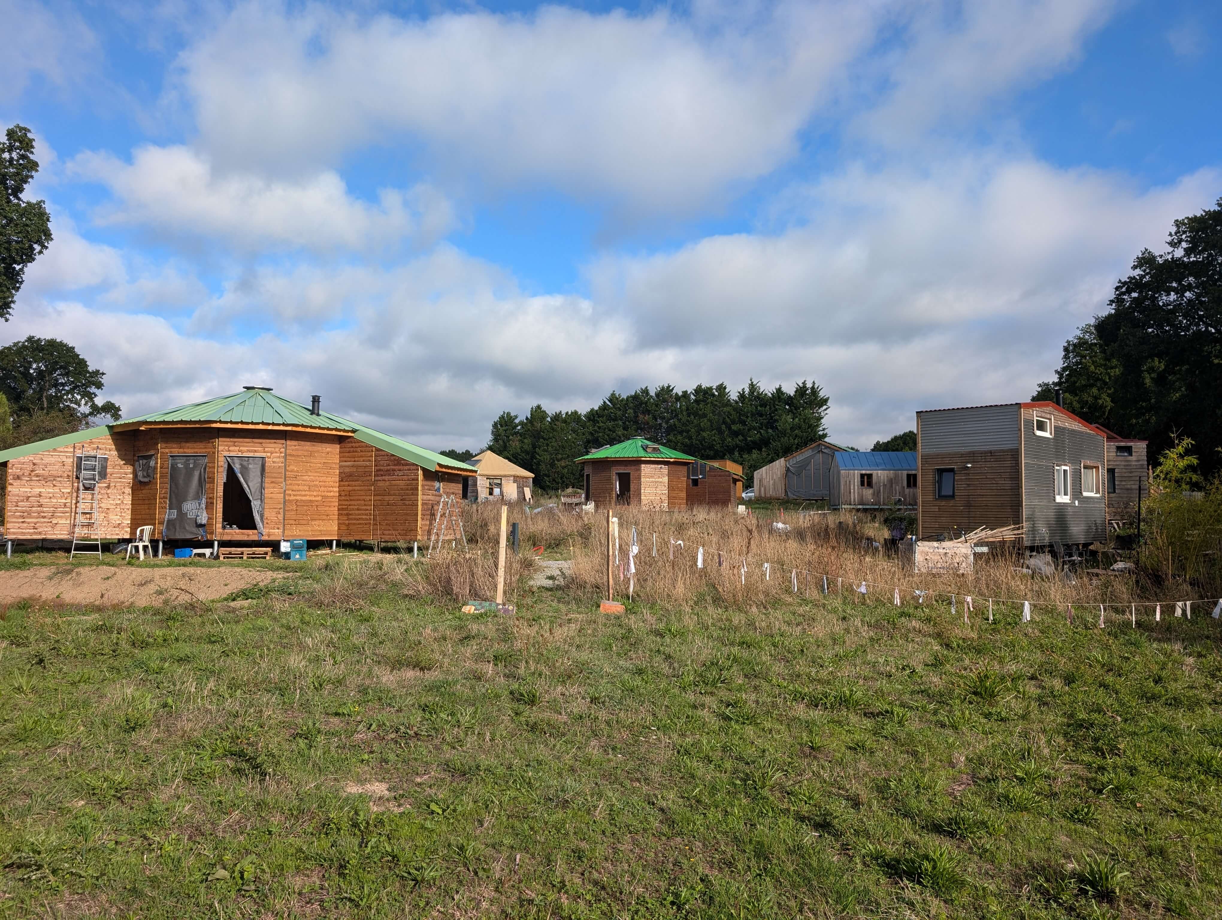Habitats légers du projet de hameau léger de Plessé