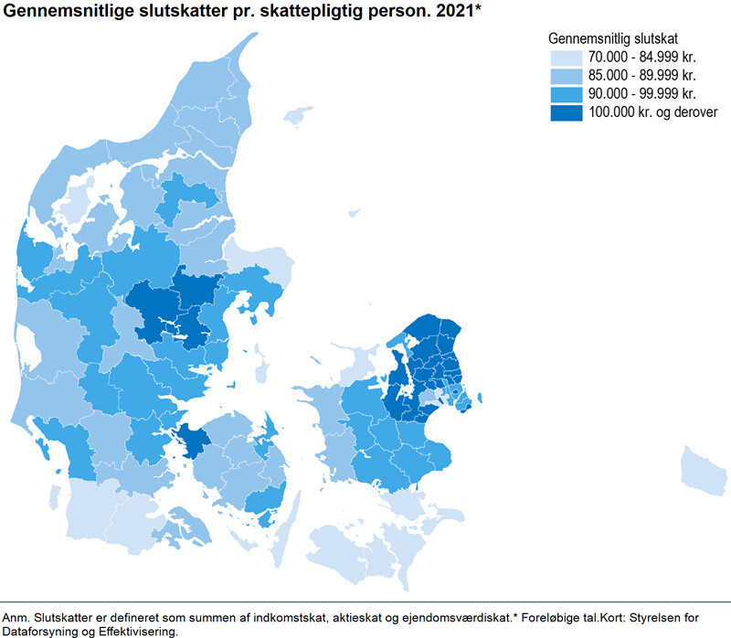 Mapa de Dinamarca coloreado por carga fiscal media por contribuyente por municipio en 2021, con tonos más oscuros indicando un impuesto medio más alto