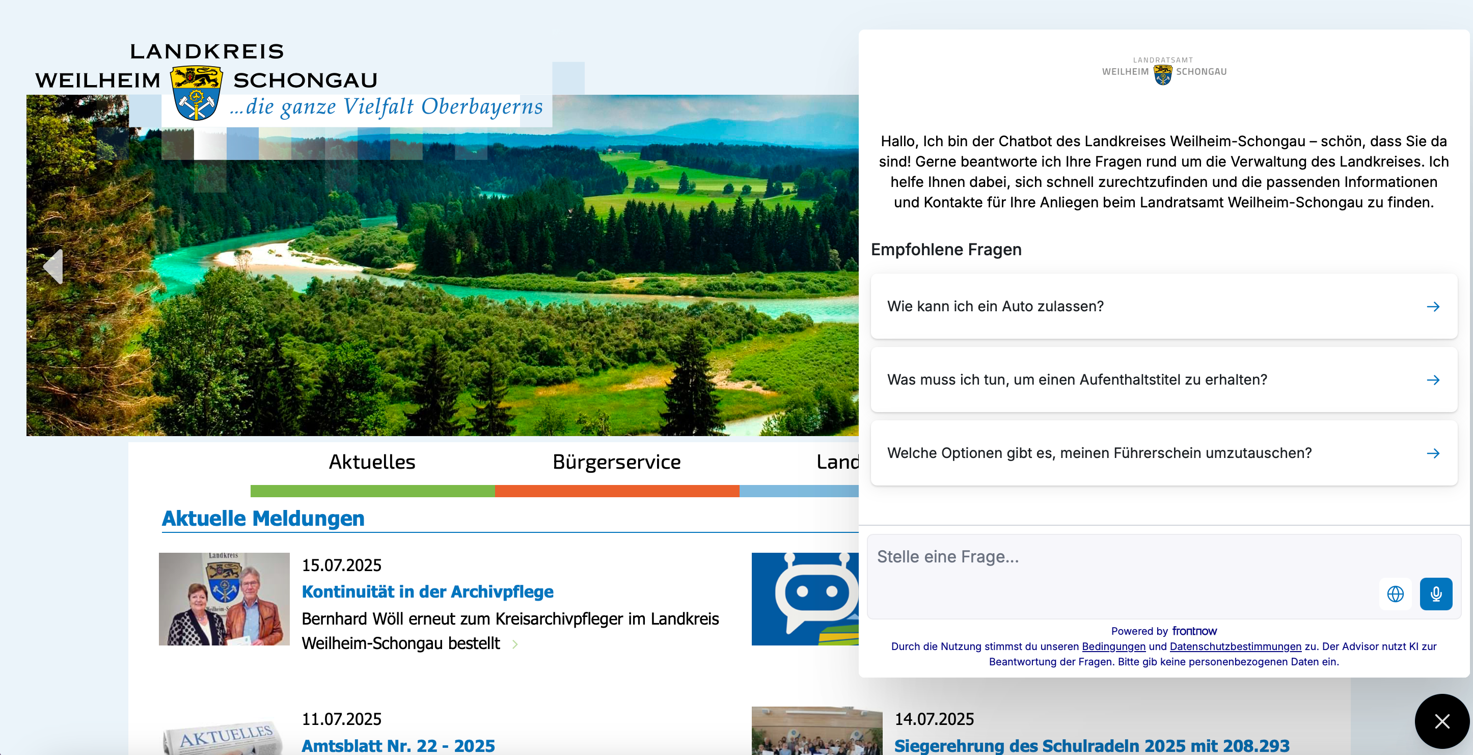 Advisor auf der Website des Landkreises Weilheim-Schongau – begrüßt Nutzer und bietet Hilfe bei lokalen Verwaltungsdiensten an.