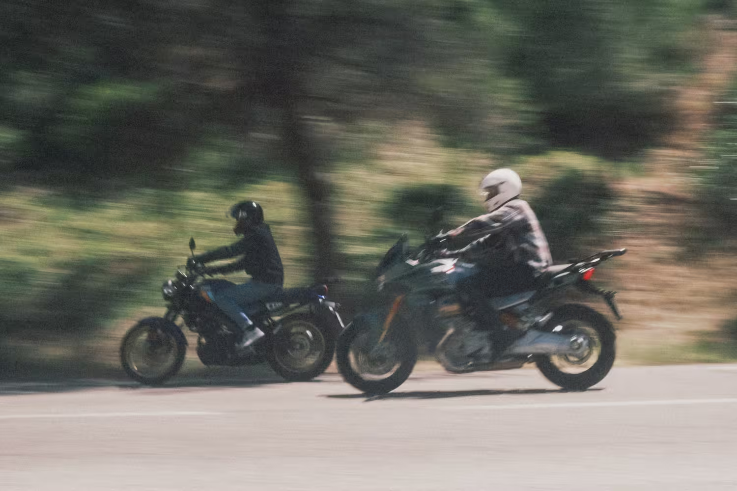 Puis-je annuler ou reporter ma réservation de moto en cas de météo difficile ?