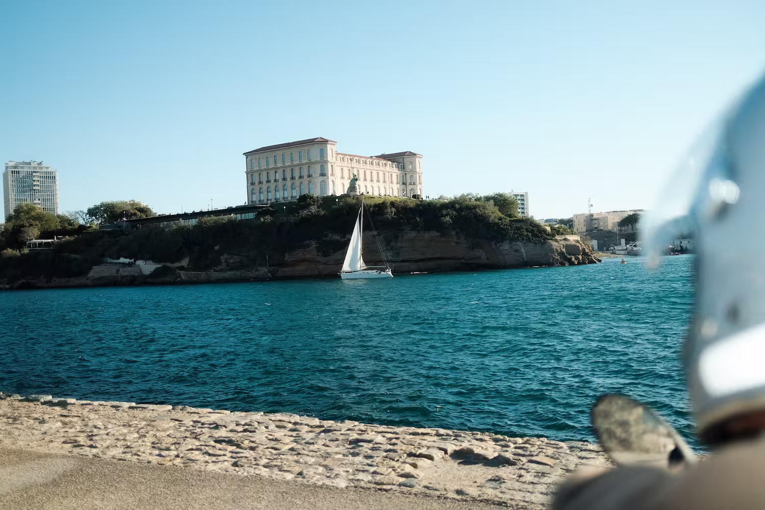 Louer une moto depuis la gare Saint-Charles : le guide complet 