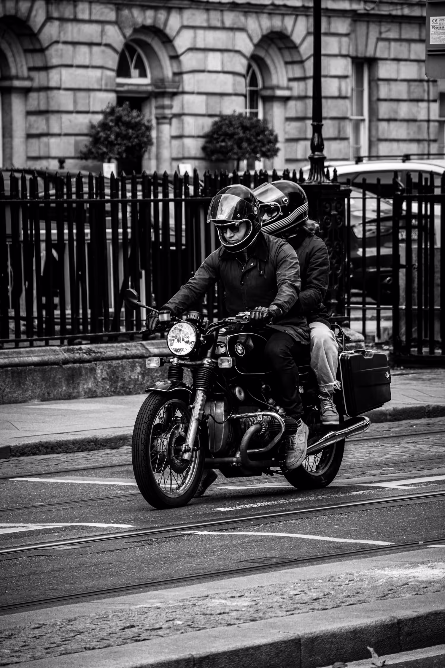 Louer une moto pour un week-end romantique : nos idées d’escapade