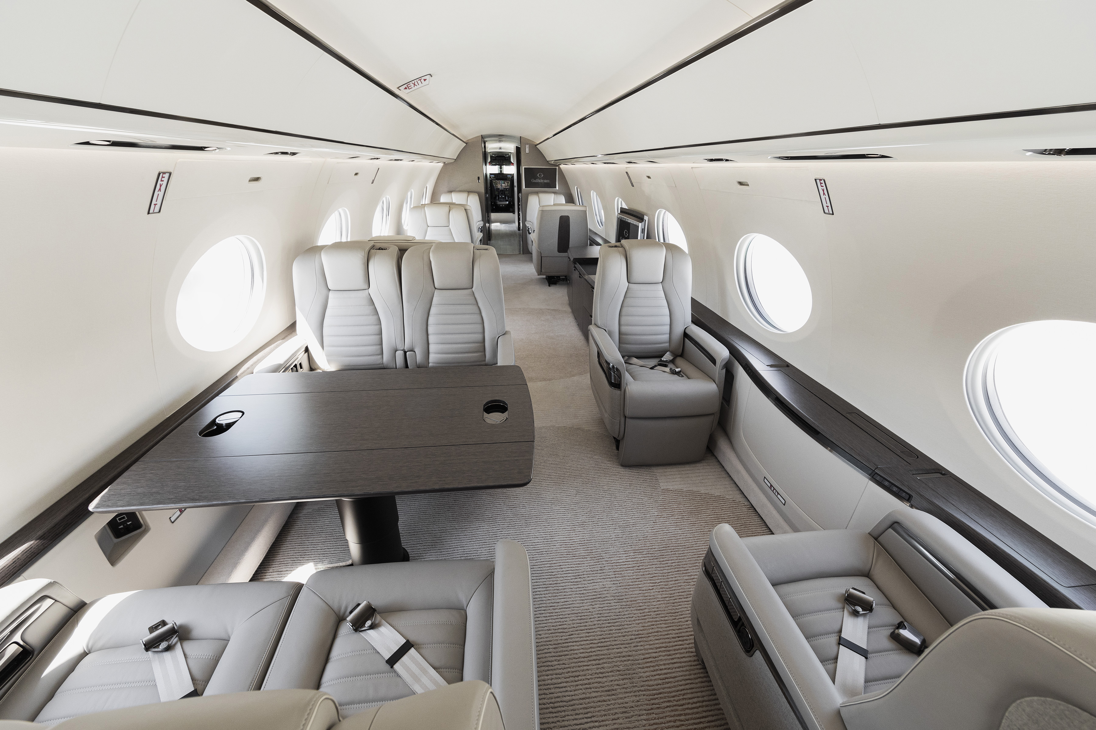 Gulfstream News: GULFSTREAM FLIES FIRST FULLY OUTFITTED G700