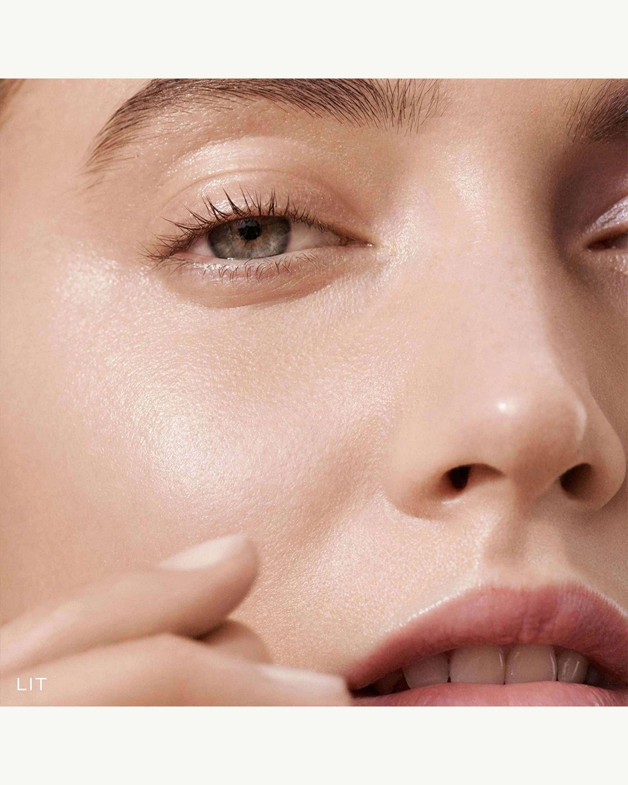 Lit Up Highlight Stick - Petal 9