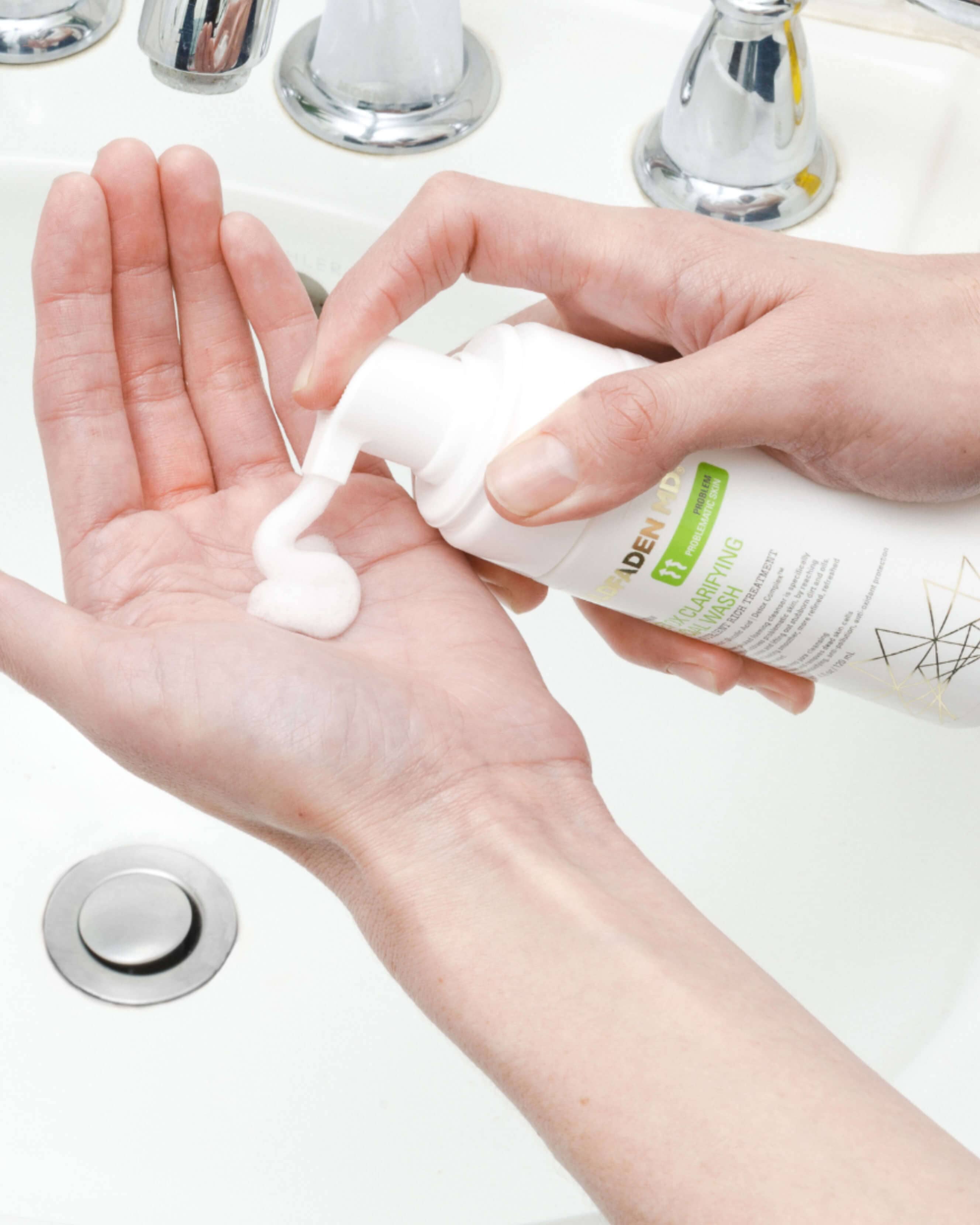 Detox Clarifying Facial Wash 4