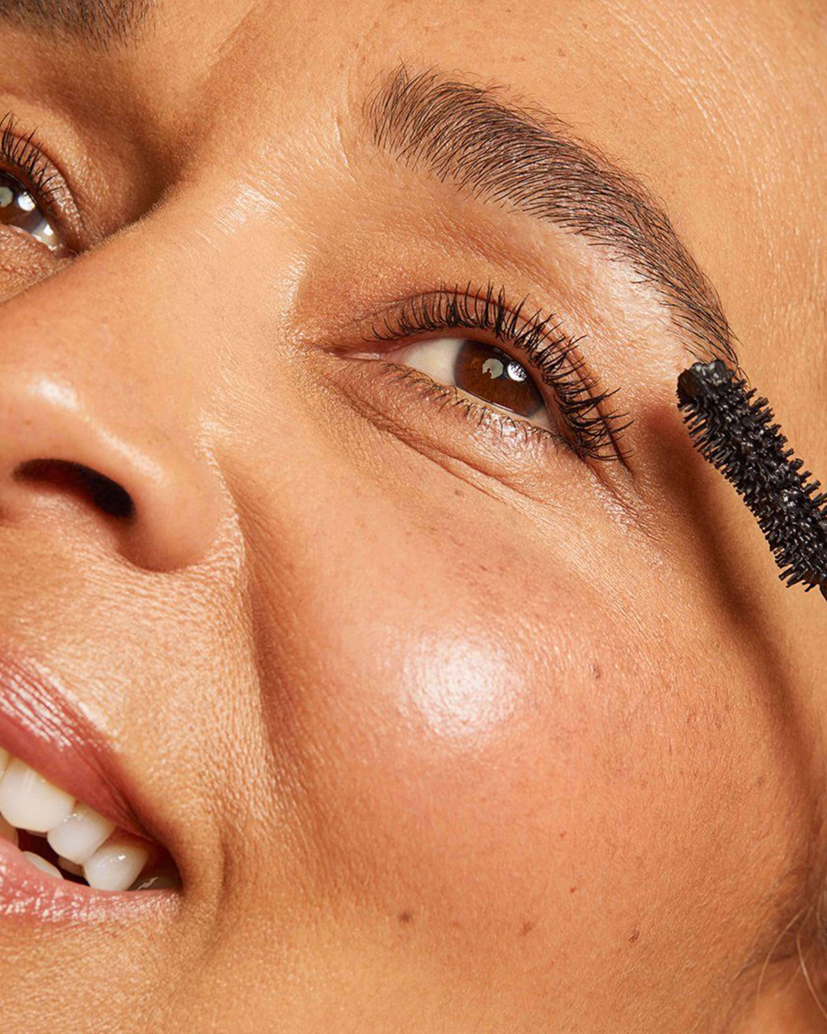 Fullest Volumizing Mascara 3
